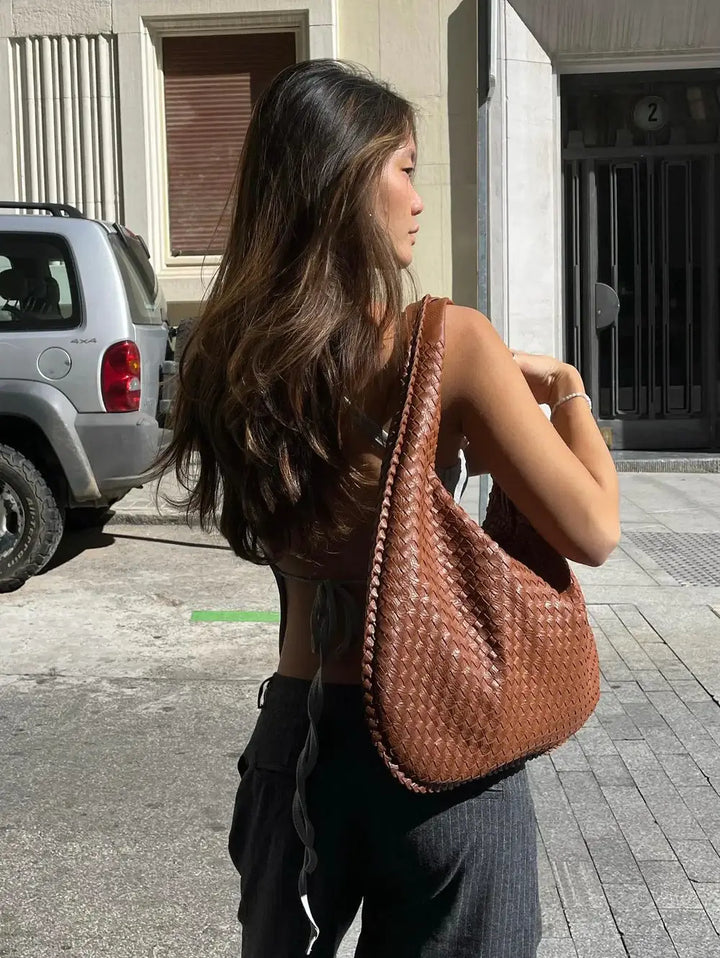 Amelia | Borsa a Tracolla Intrecciata con Dettagli Dorati